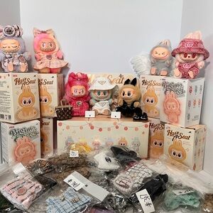 Labubus HAVE A SEAT. new in box. Surprise box.